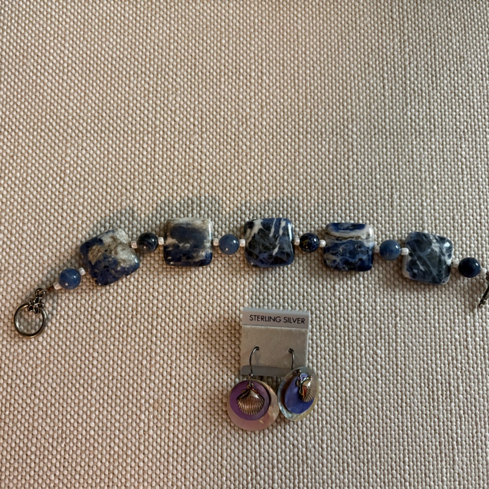 SET OF PURPLE AMETHYST BRACELET AND EARRING - STERLING SILVER.